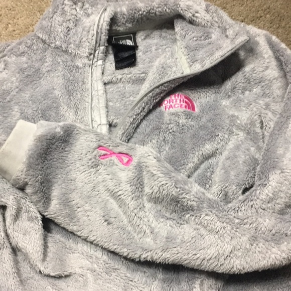 Grey fuzzy north face jacket - Picture 4 of 4
